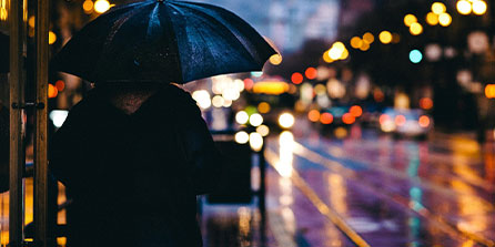 布克穿着成为传奇配色BOOK2，得到16分4篮板7助攻